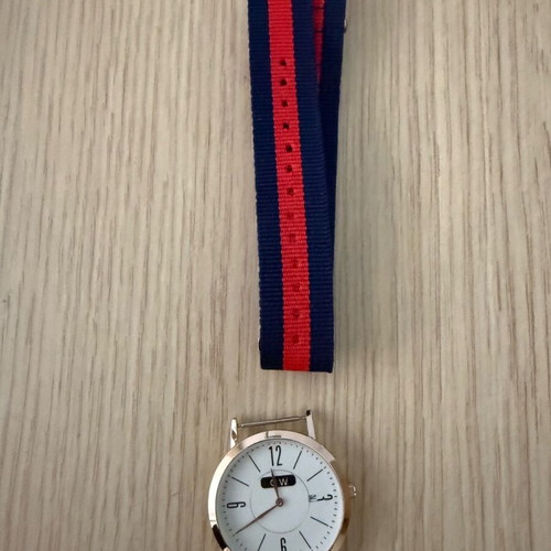Watch used with beautiful strap, battery needed