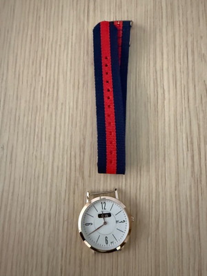 Watch used with beautiful strap, battery needed