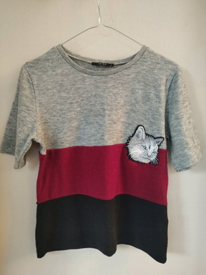 Blouse with cat like new, in Small and Medium sizes