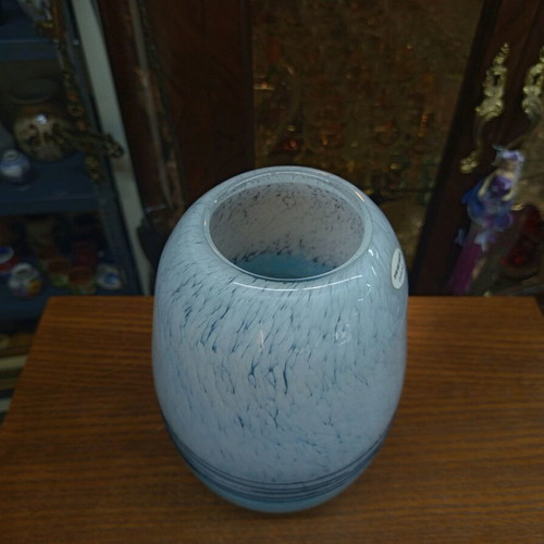 Glass vase Blue and white wave like new