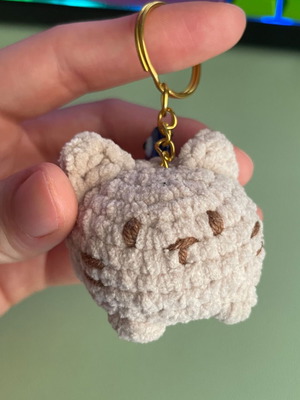Mochi Cat Keychain handmade in beige with eye charm