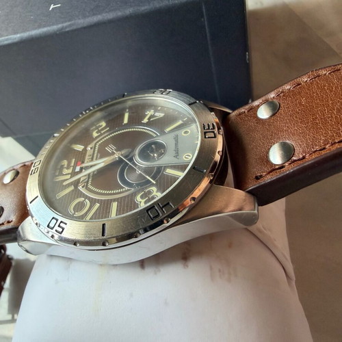 Tommy Hilfiger Automatic TH.79.1.14.0796 men's watch used with box and booklet