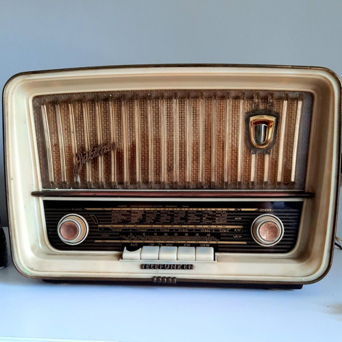 Telefunken Jubilate 8 Export Vintage Tube Radio used with Bluetooth