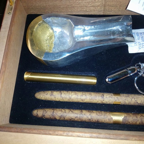 Collectible cigar smoker set new with Saint Louis crystal and accessories