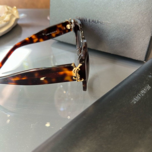 Yves Saint Laurent sunglasses like new, brown