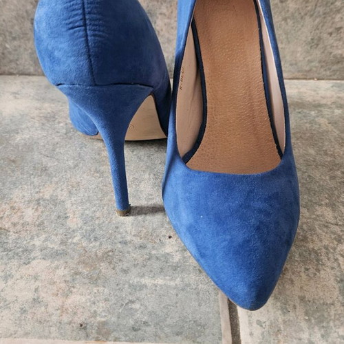 Blue electric pumps size 40 like new