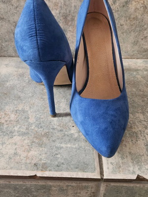 Blue electric pumps size 40 like new