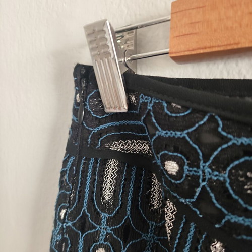 Yest skirt size M like new, blue and silver
