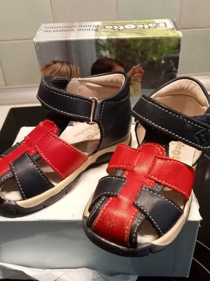 Falcotto baby leather sandals size 19 like new