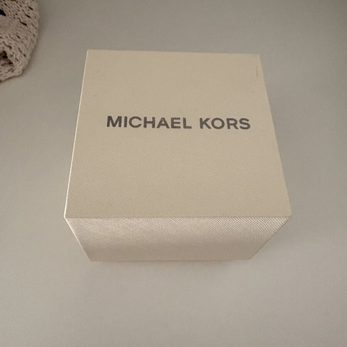 Michael Kors analog watch like new, battery replacement needed