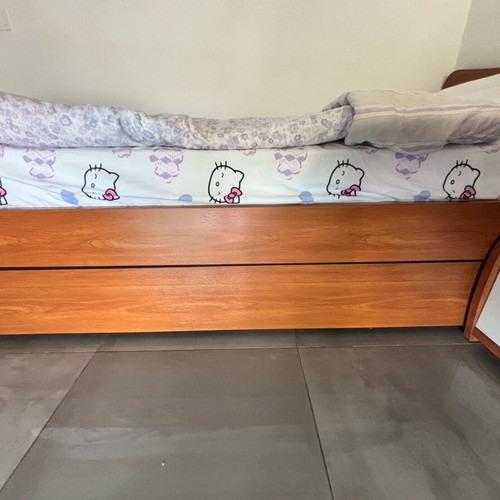 Unisex Teen Kids Bedroom Set like new with Bed and Desk