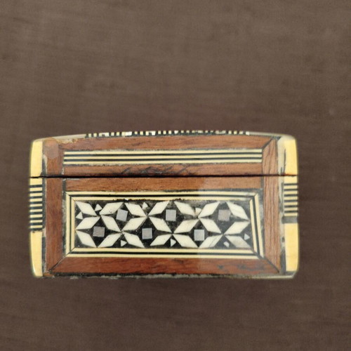 Handmade Moroccan jewelry box used with mother of pearl inlay and velvet lining