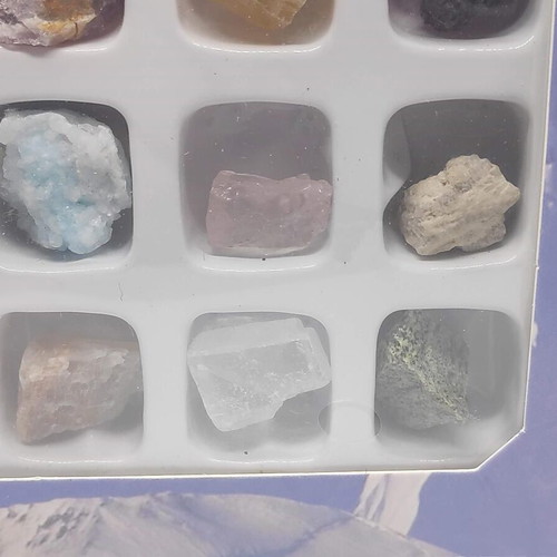 Natural minerals collection with 20 pieces like new