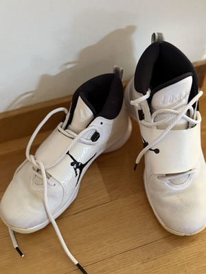 Jordan athletic shoes like new, size 40.5, black and white
