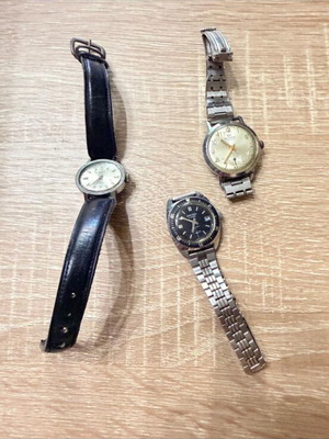 Wristwatches used, set of 3, women's
