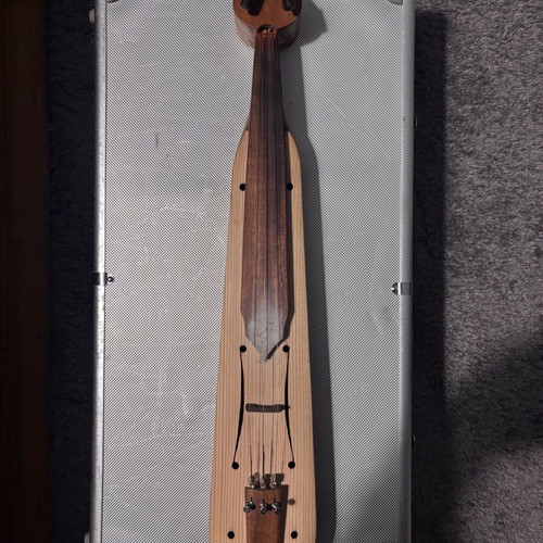 Pontian lyra zilikapano handmade like new from mulberry wood