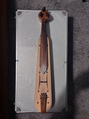 Pontian lyra zilikapano handmade like new from mulberry wood