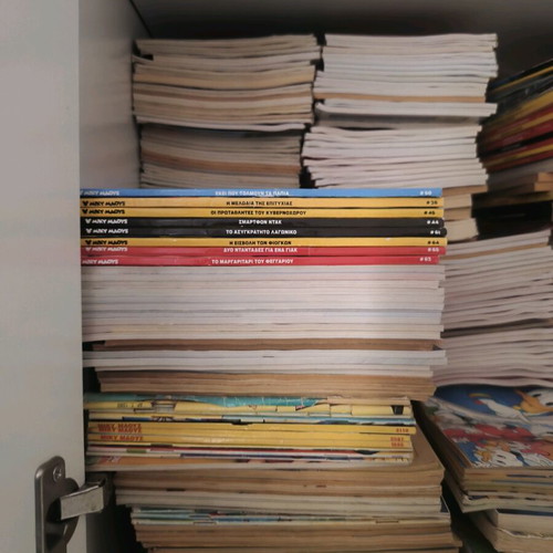 Large Disney comic collection over 1200 issues including Miky Maous