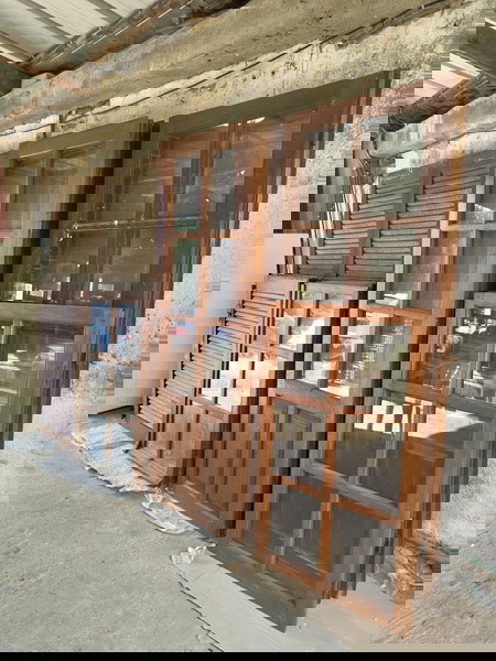 Ξύλινα κουφώματα (Πόρτες-παραθυρα-παντζουρια)