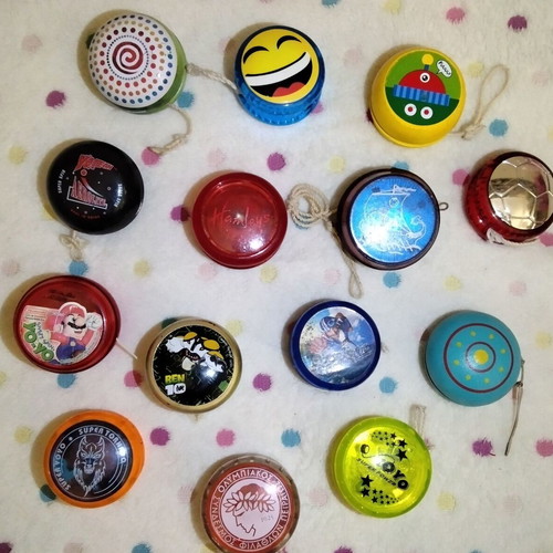 Vintage yo-yos, set of 14 pieces