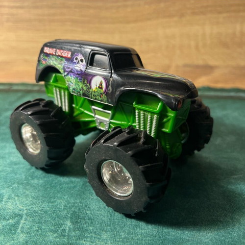 Grave Digger car Mattel μεταχειρισμένο με φθορές, πλήρως λειτουργικό