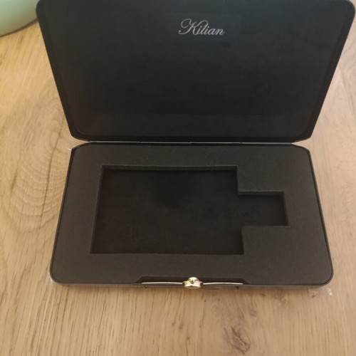 Kilian perfume case new, luxury black design with metal clasp