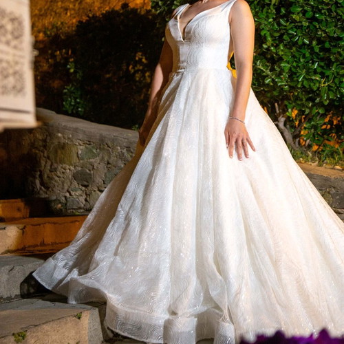 Princess wedding dress white like new with corset and long train