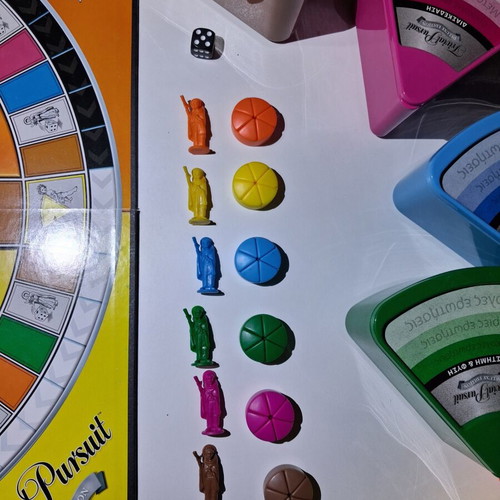 Trivial Pursuit Deluxe Edition board game like new