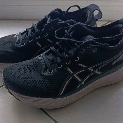 Asics Gel Kayano 31 used, size 42, black and white