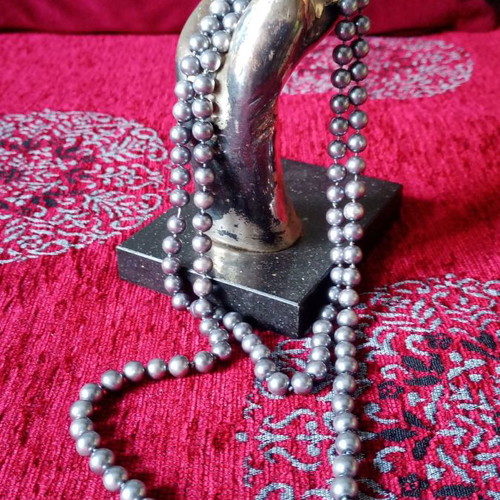Lilac metallic necklace from faux pearls used