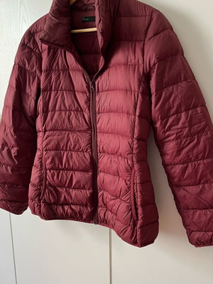 Benetton μπουφάν σαν καινούργιο, μέγεθος M-L, μπορντό