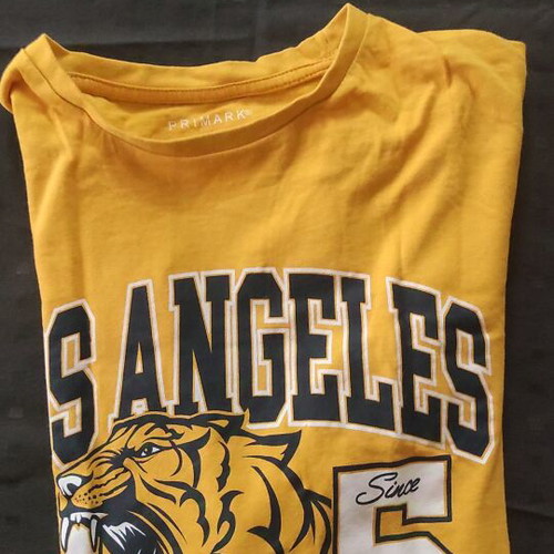 T-shirt medium yellow like new