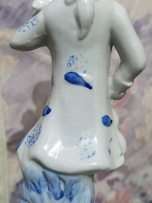 Porcelain figures old in excellent condition
