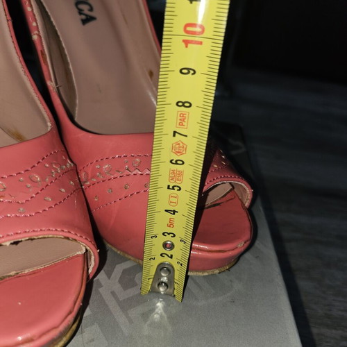 Pumps used, fuchsia patent leather, size 37