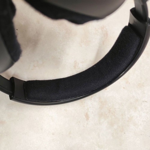 Sennheiser HD 465 headphones used for parts, right earphone working