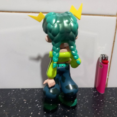 Yandere Girls anime rave figure used, 80s style