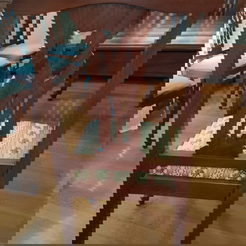 Τραπεζαρία μασίφ καρυδιάς σαν καινούργια με 6 καρέκλες