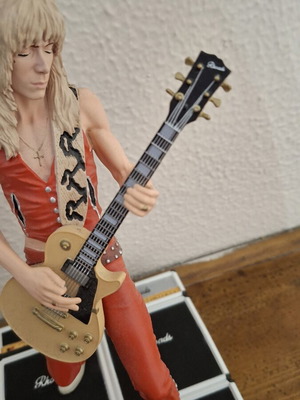 Randy Rhoads KnuckleBonz Limited Edition 1:9 Collectible Figure 1272/3000