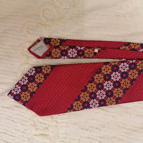 Yves Saint Laurent vintage burgundy tie like new