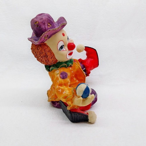 Clown figure made of hand-painted poliresin like new