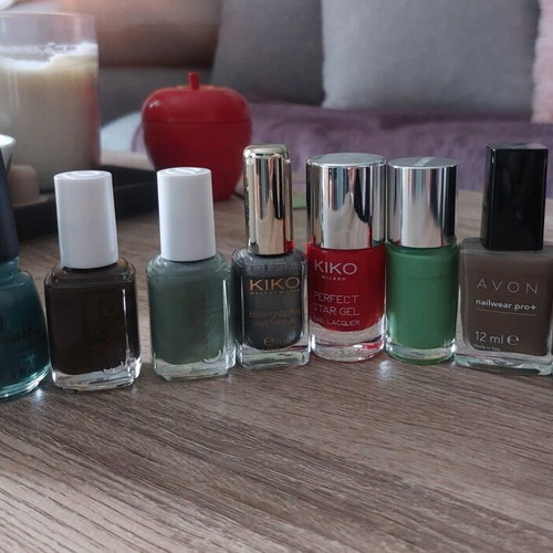 Nail lacquers used, set of 10 with popular brands