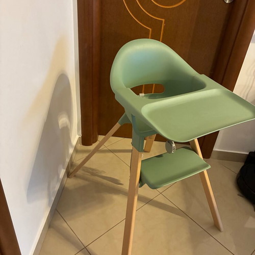 Stokke high chair like new with carrying bag