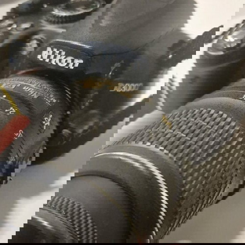 Nikon D3000 μεταχειρισμένη με φακό, μπαταρία και φορτιστή