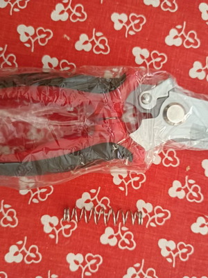Pruning Shears new with spare spring, lightweight and handy