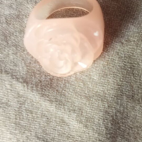 Rose Quartz Ring like new, rose-shaped