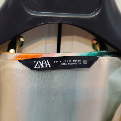 Zara crop top like new with flared sleeves, colorful