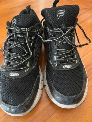 Fila sneakers size 44 like new, black