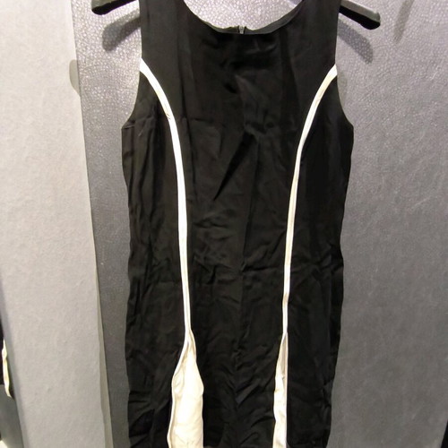 Vintage black and white dress like new, size medium