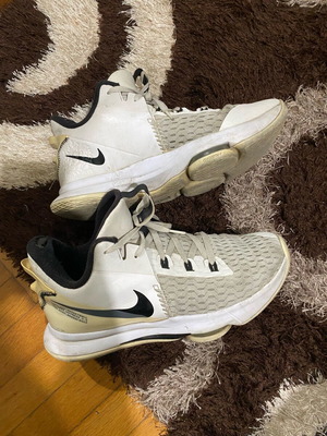 Nike shoes like new, size 45