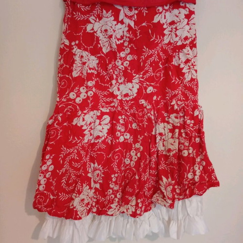 Summer skirt modern like new, white and red, size L